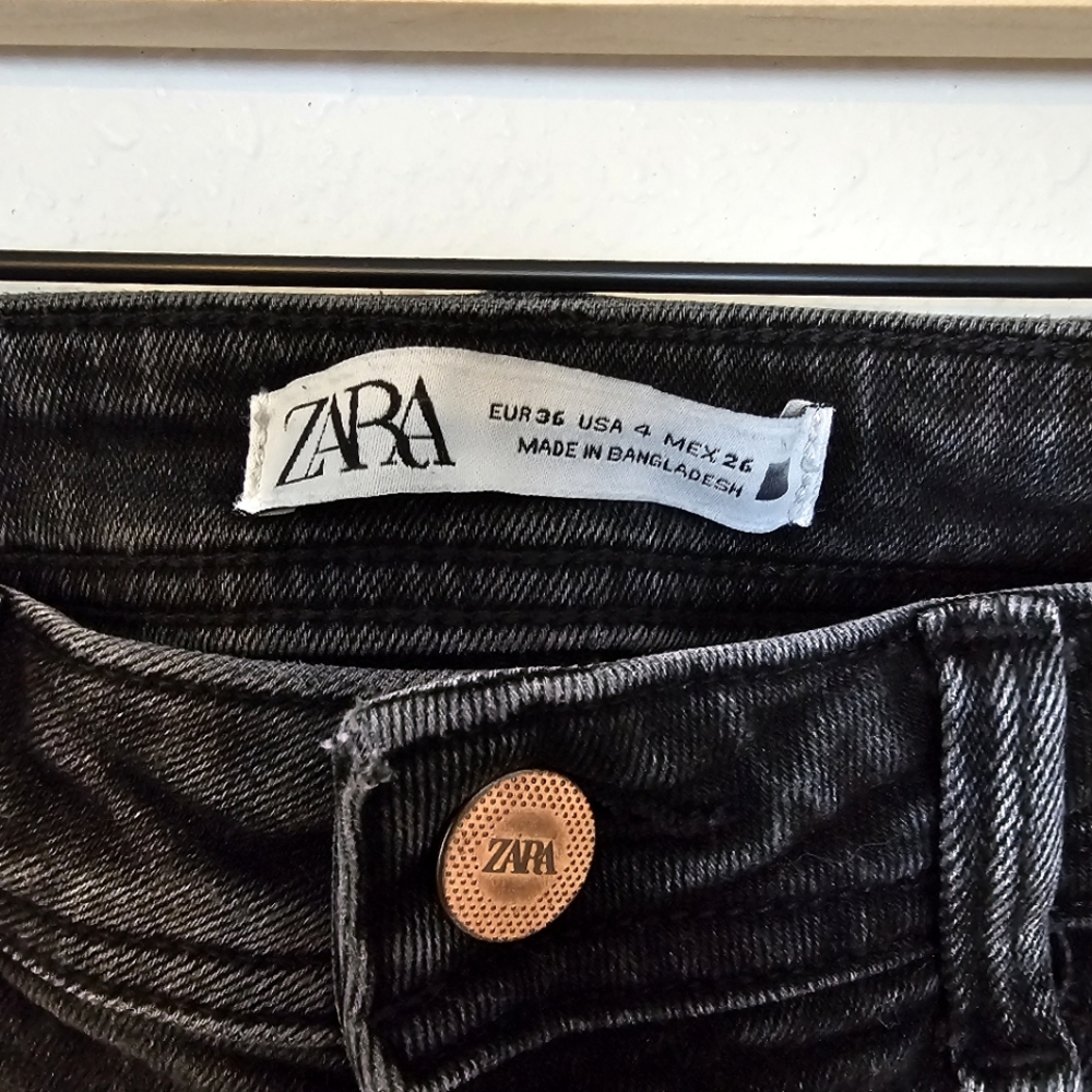 Zara Black Distressed Denim Ankle Jeans Size 4